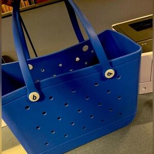 XL Bogg Bag.